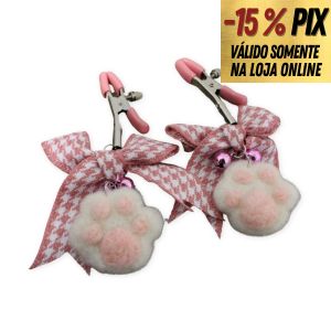 PREDENDOR DE MAMILO COM PATINHA DE GATO EM PELÚCIA E LAÇO ROSA